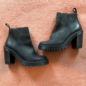 Dr. Martens Magdalena boots, black, women’s 10. EUC.